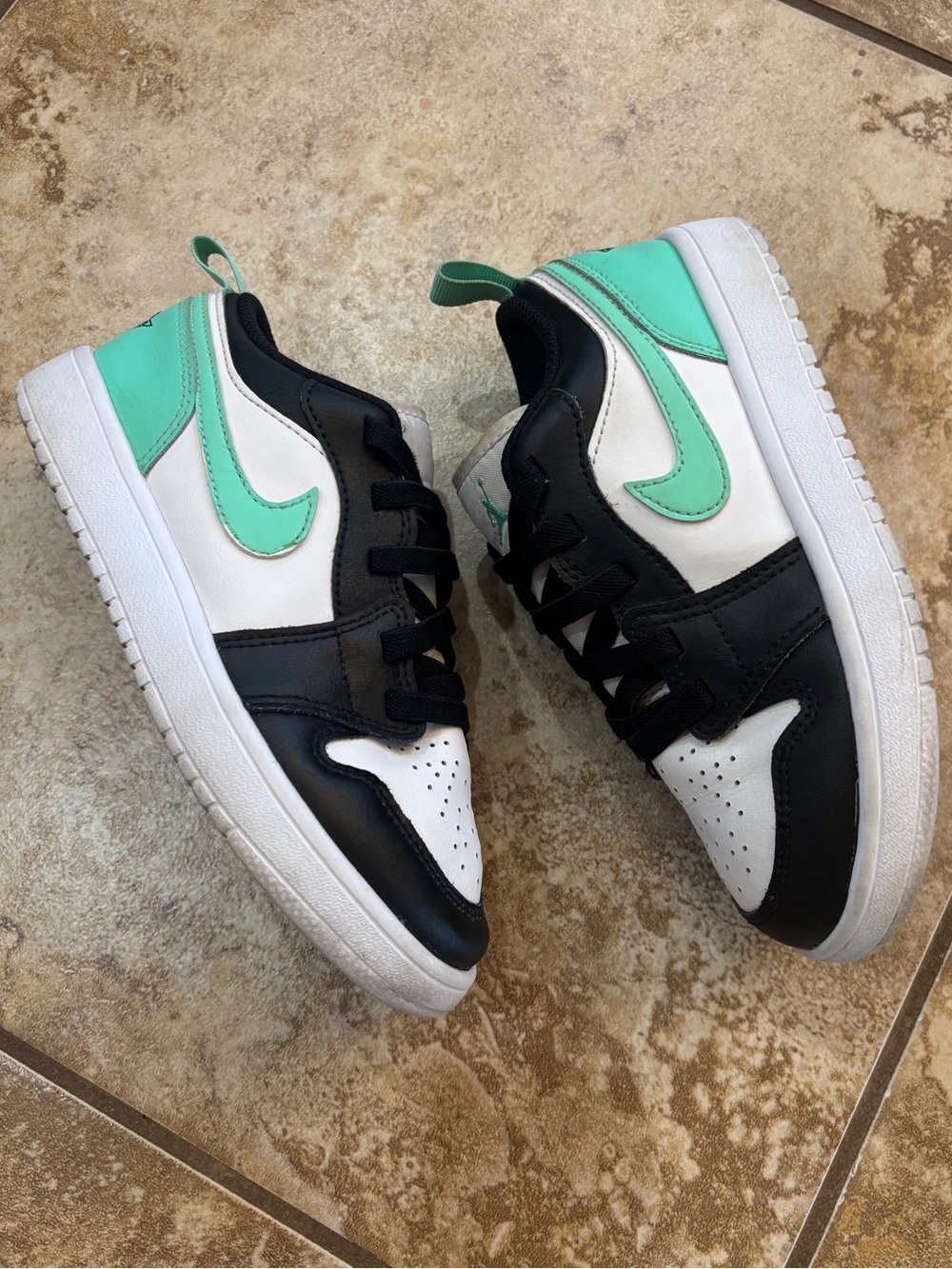 Kids Nike Air Jordan 1 Low Alt Green Glow Sneakers